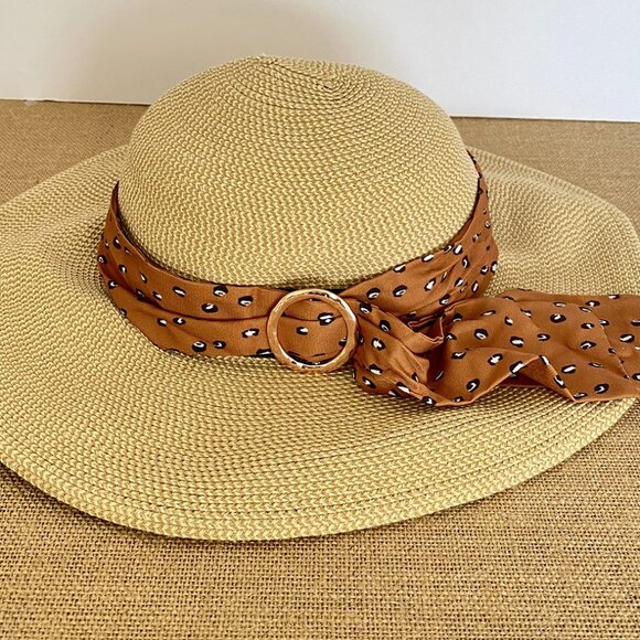 Set of 4 Gold-Toned Round Scarf Rings – Hammered T-Shirt Tie Clips / Scarf Styli - Picture 6 of 15